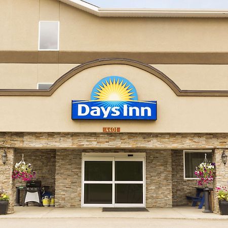 Days Inn By Wyndham Chetwynd Exteriör bild