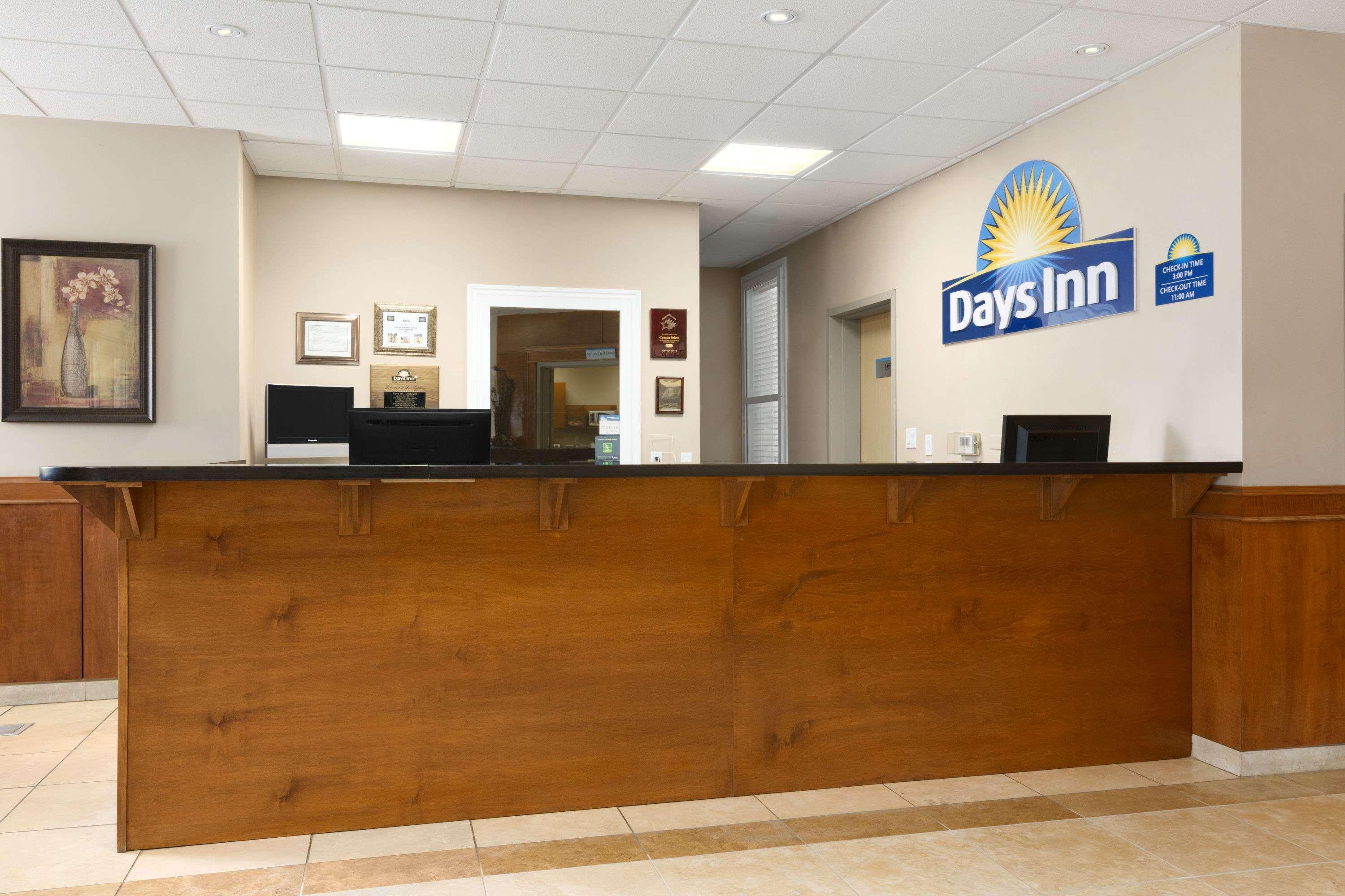 Days Inn By Wyndham Chetwynd Exteriör bild