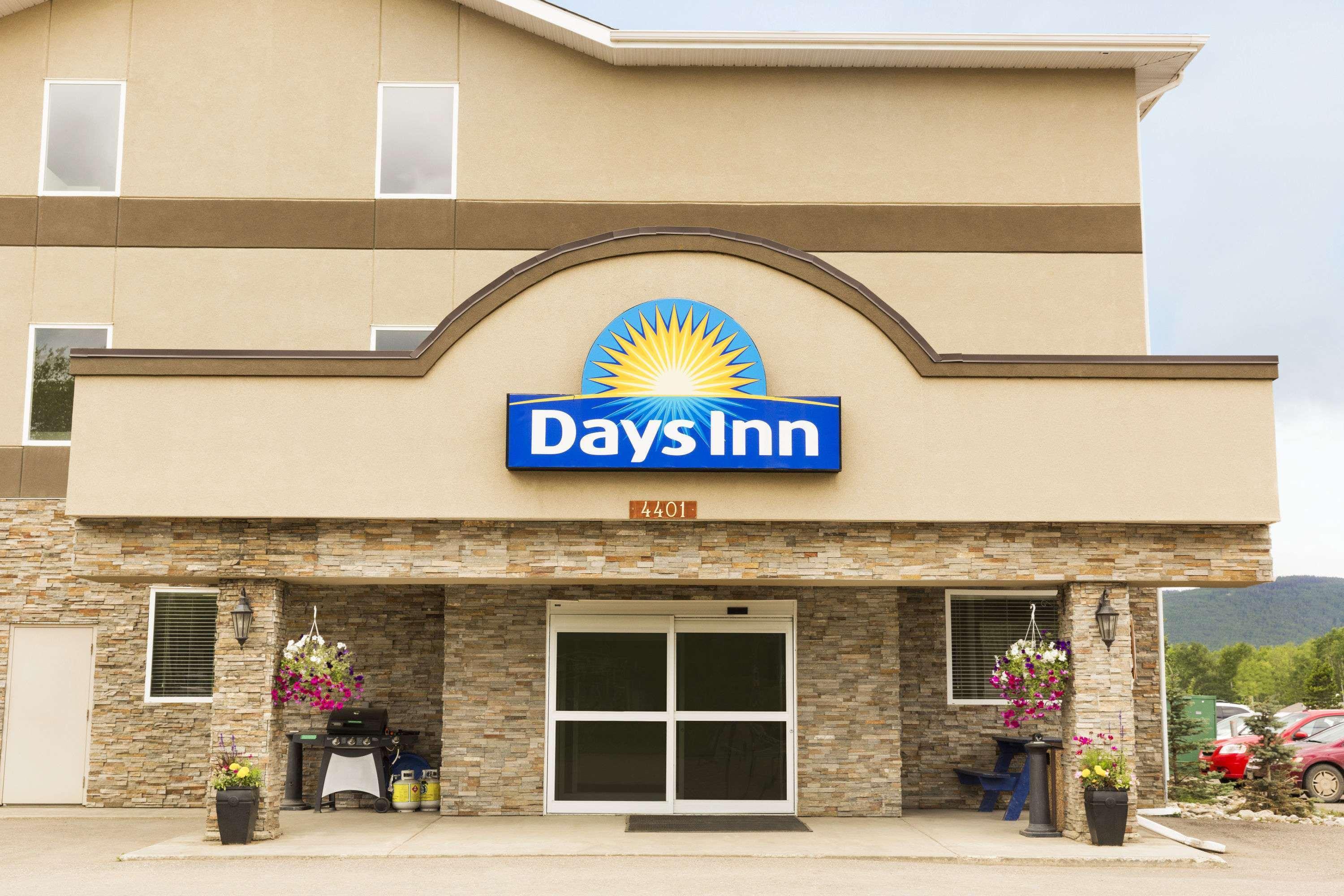 Days Inn By Wyndham Chetwynd Exteriör bild