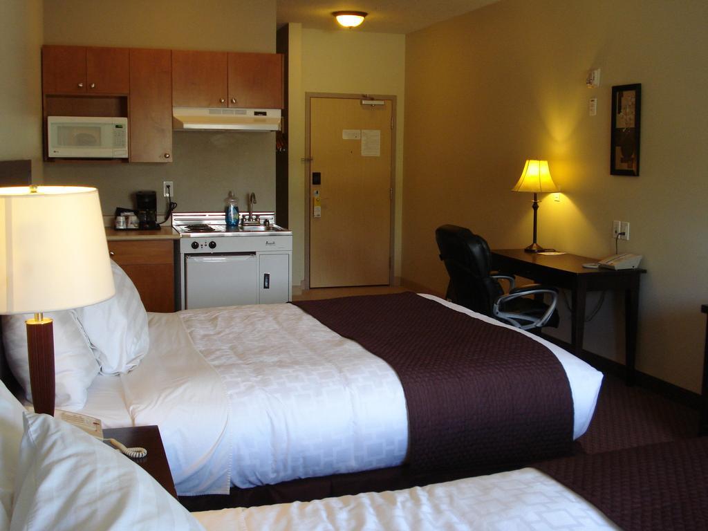 Days Inn By Wyndham Chetwynd Exteriör bild