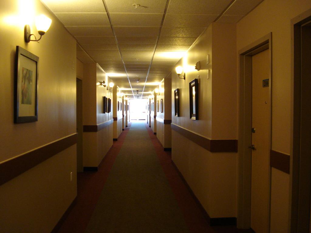 Days Inn By Wyndham Chetwynd Exteriör bild